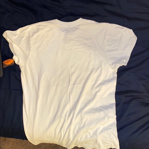 White shirt - Picture 2 of 4